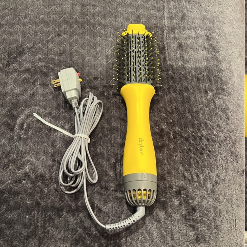 Drybar Used once comes with a cover ( cover is not name brand). I prefer revlon